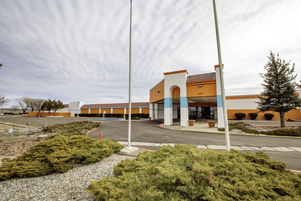 Howard Johnson by Wyndham Gallup - photo 13