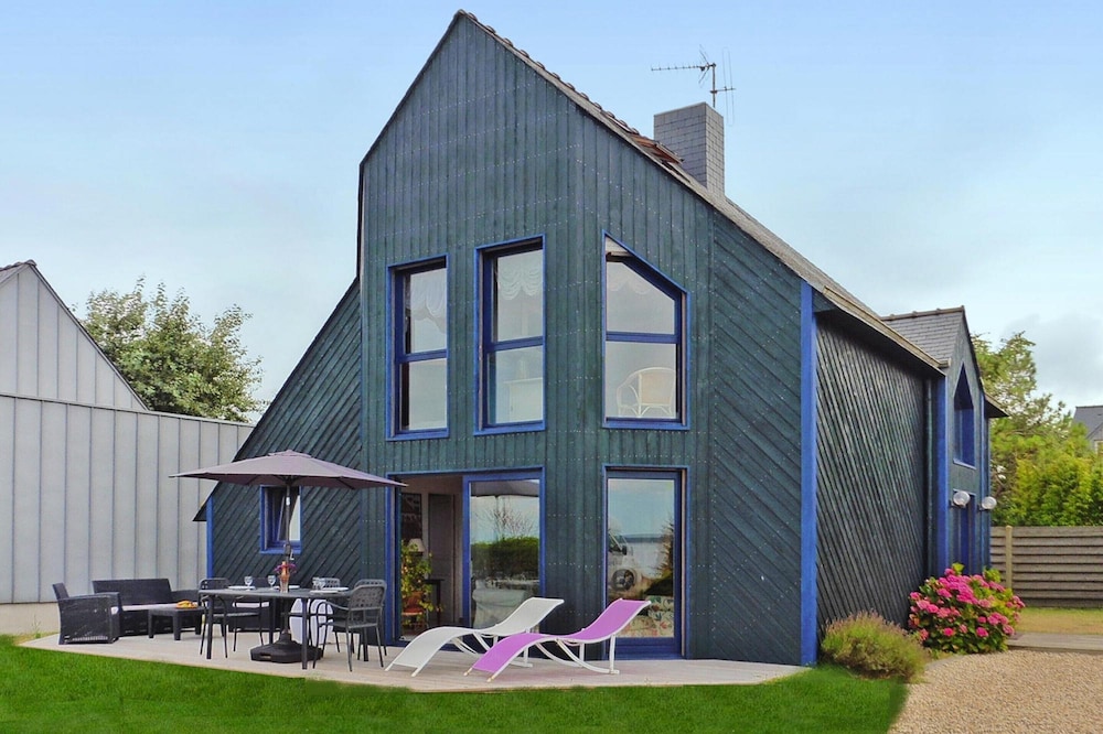 Holiday Home in Penestin Near La Mine D'or Beach — 4-Star Luxury Hotel in Penestin, France