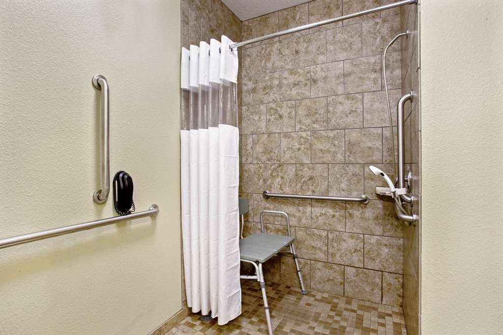 La Quinta Inn & Suites by Wyndham Bismarck - photo 25