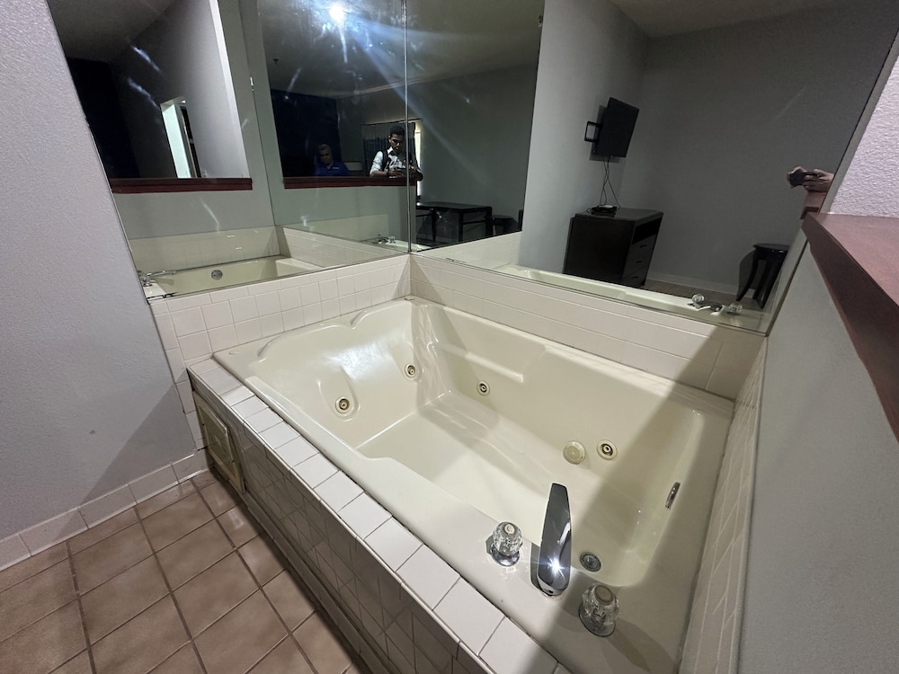 Budget Inn By OYO Barnesville Hwy 41 - photo 28