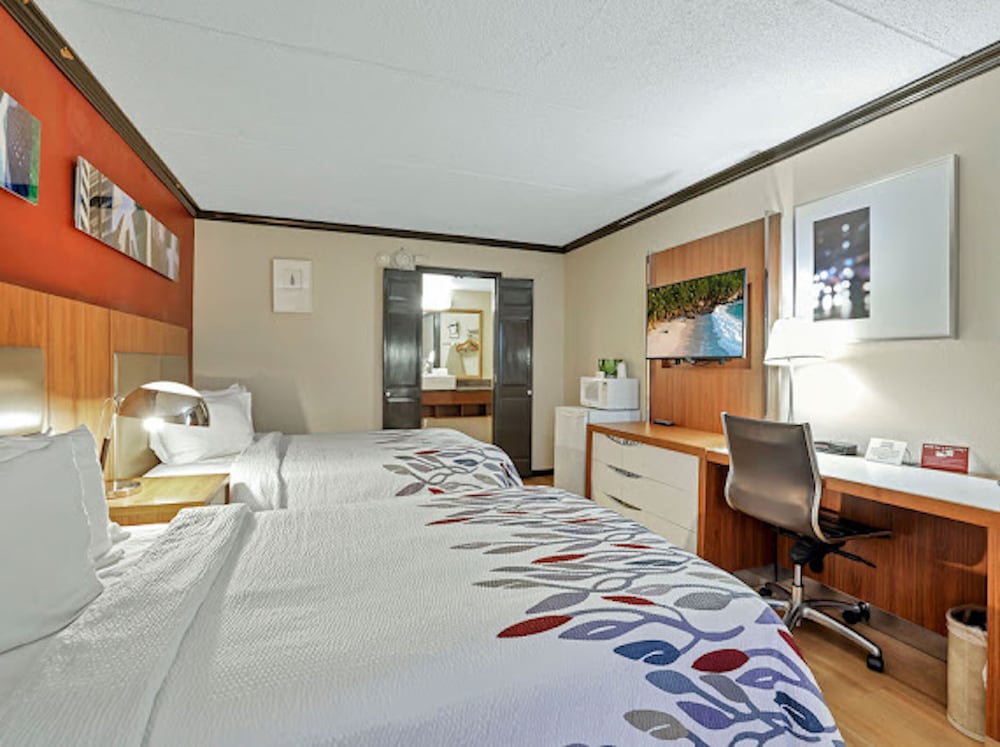Red Roof Inn Uhrichsville - photo 8