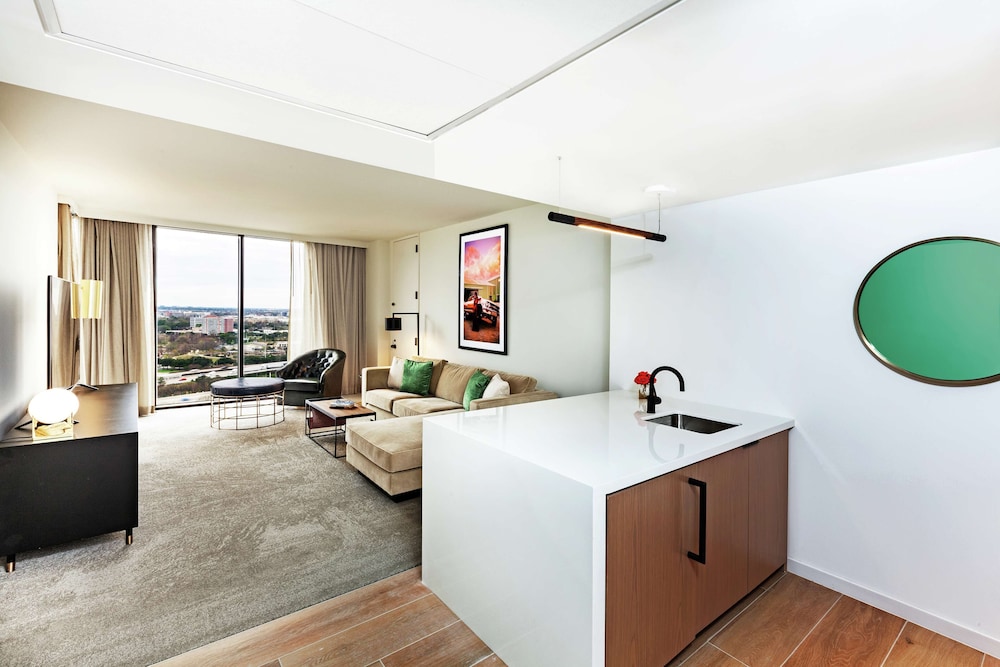 C. Baldwin Curio Collection by Hilton - photo 25