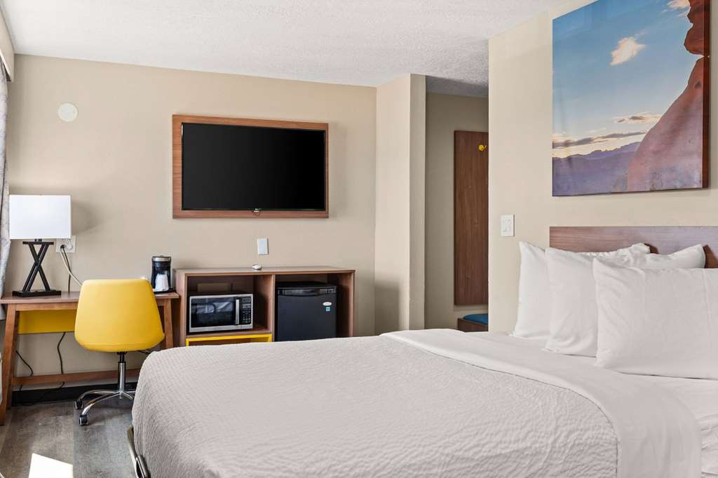Days Inn by Wyndham Albuquerque I 25 - photo 18