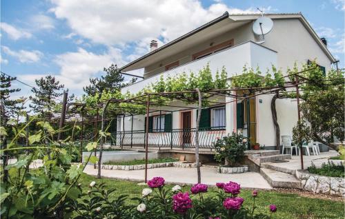 Two Bedroom Apartment In Zagvozd — 4-Star Luxury Hotel in Zagvozd, Croatia