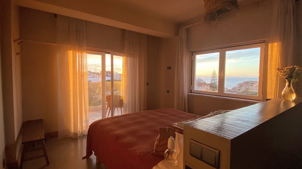 Azenhas do Mar Valley House