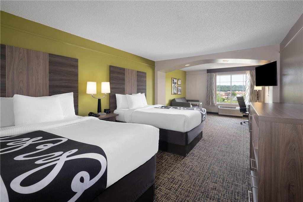La Quinta Inn & Suites by Wyndham Atlanta Stockbridge - photo 31