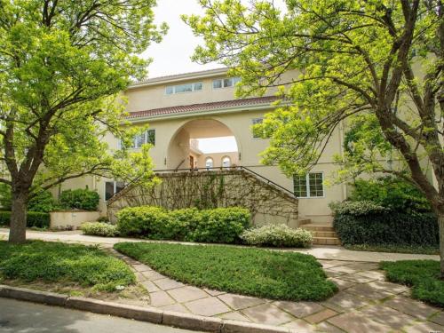 Heart of Cherry Creek Group Retreat Hot Tub in Denver, United States