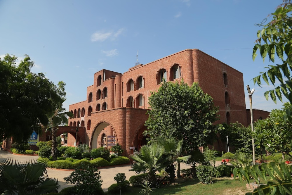 Magsons Resorts - carbon neutral hotel in Chhata