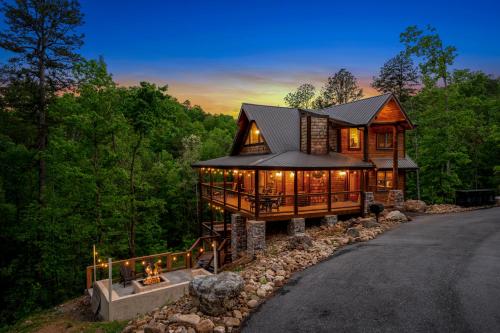 Peaceful Pines A 5 Bedroom Paradise — 4-Star Luxury Hotel in Sevierville, United States