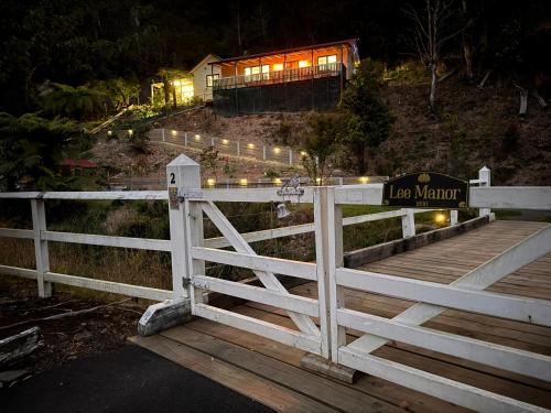 Lee Manor - carbon neutral hotel in Unknown City