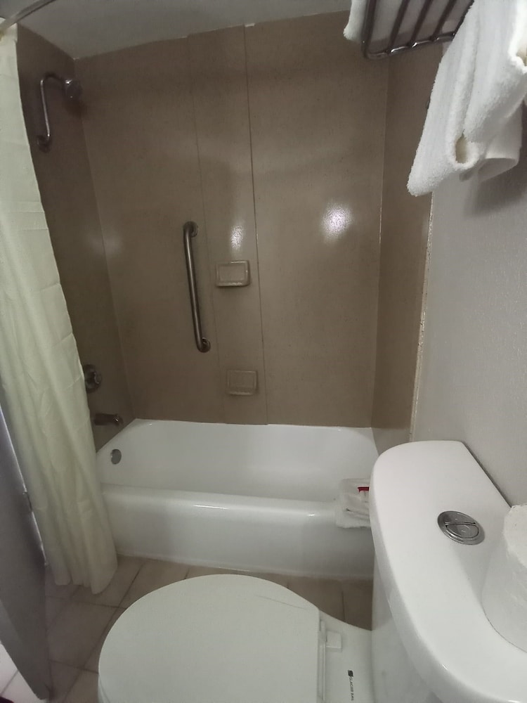 Travelodge by Wyndham Petersburg - photo 14