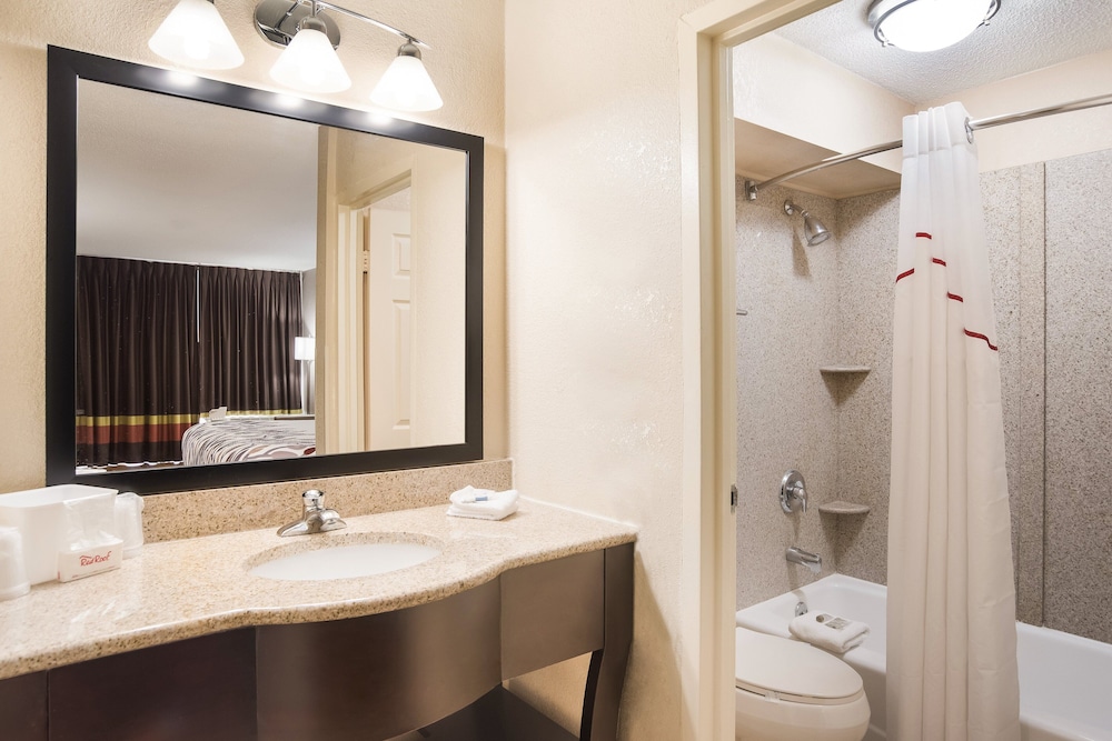 Red Roof Inn Baltimore South Glen Burnie - photo 22