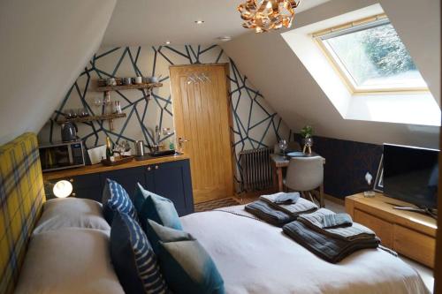 The Old Maple Lodge Luxury Private Annex with a view in rural setting
