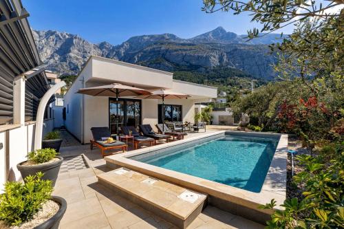 Villa Festina lente a luxury villa in Makarska heated pool — 4-Star Luxury Hotel in Makarska, Croatia