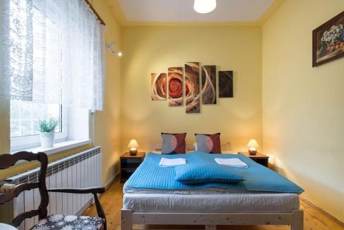 Big Cosy Retro Apt Free Parking 15Min Oldtown & Kazimierz By Homelike Krakow — 4-Star Luxury Hotel in Krakow, Poland