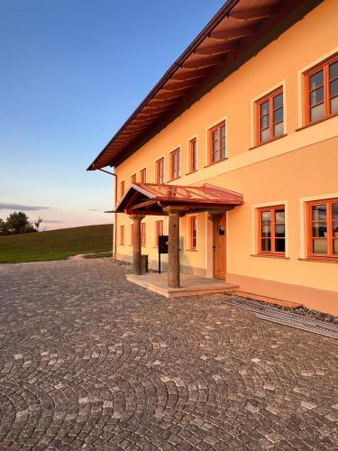 Stay Nice Apartments Dorfen Nähe München Jacuzzi Grillkota 75 Zoll TV — 4-Star Luxury Hotel in Dorfen, Germany