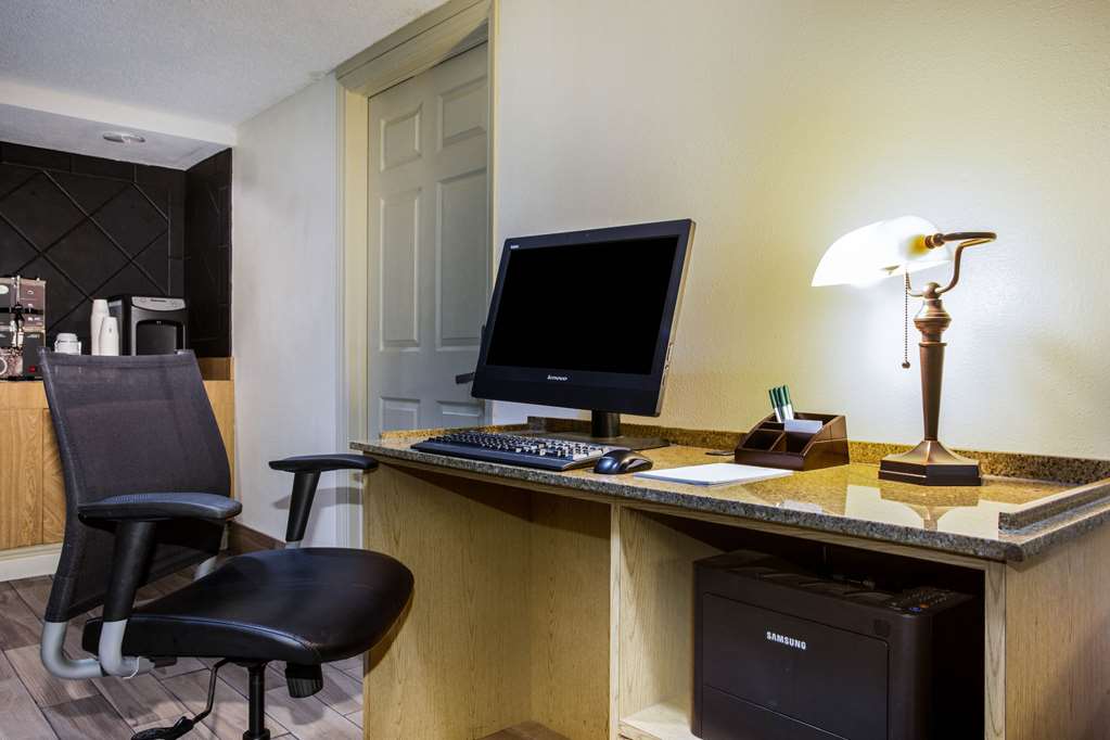 La Quinta Inn by Wyndham Austin Capitol Downtown - photo 32