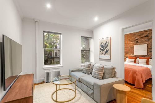 East Village Escape with 3BD 2BA near Tompkins Square Park - photo 2
