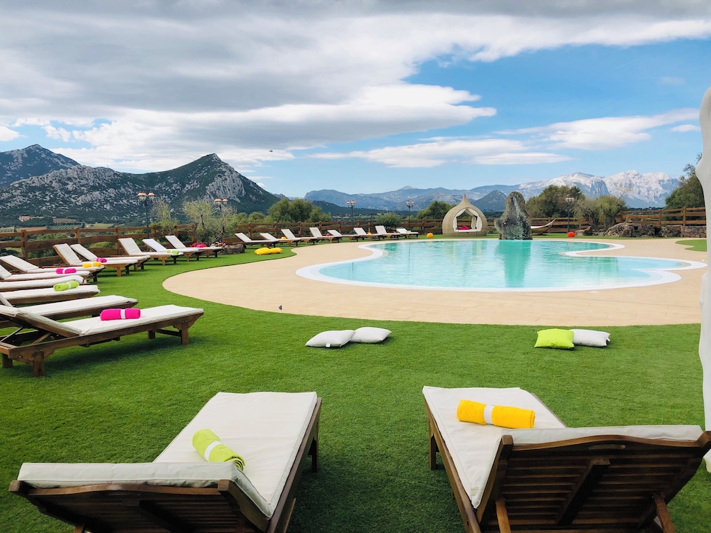 Country House S'Ozzastru — 4-Star Luxury Hotel in Dorgali, Italy