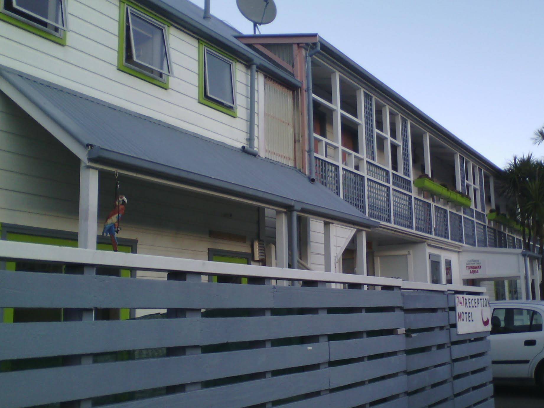 747 Motel & Car Hire