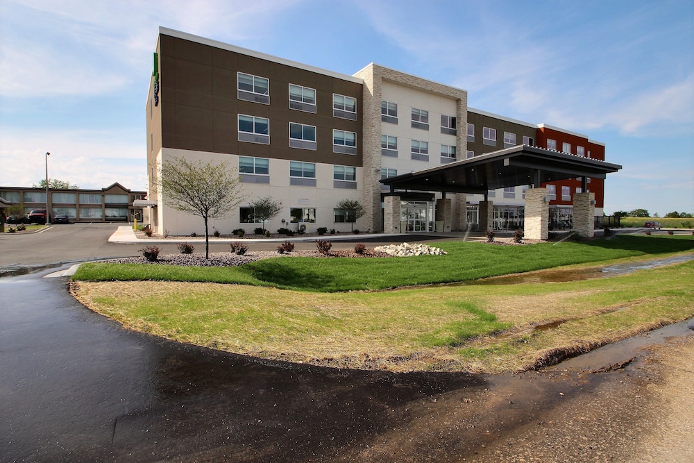 Holiday Inn Express & Suites Fond Du Lac by IHG — hotel in Fond Du Lac