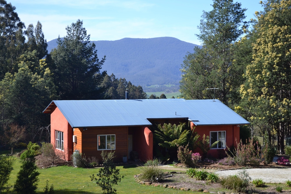 Whispering Spirit Holiday Cottages & Mini Ponies — Franklin — photo 2