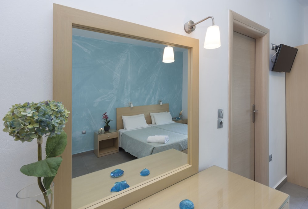 Blue Harmony Hotel — Ano Syros — photo 4