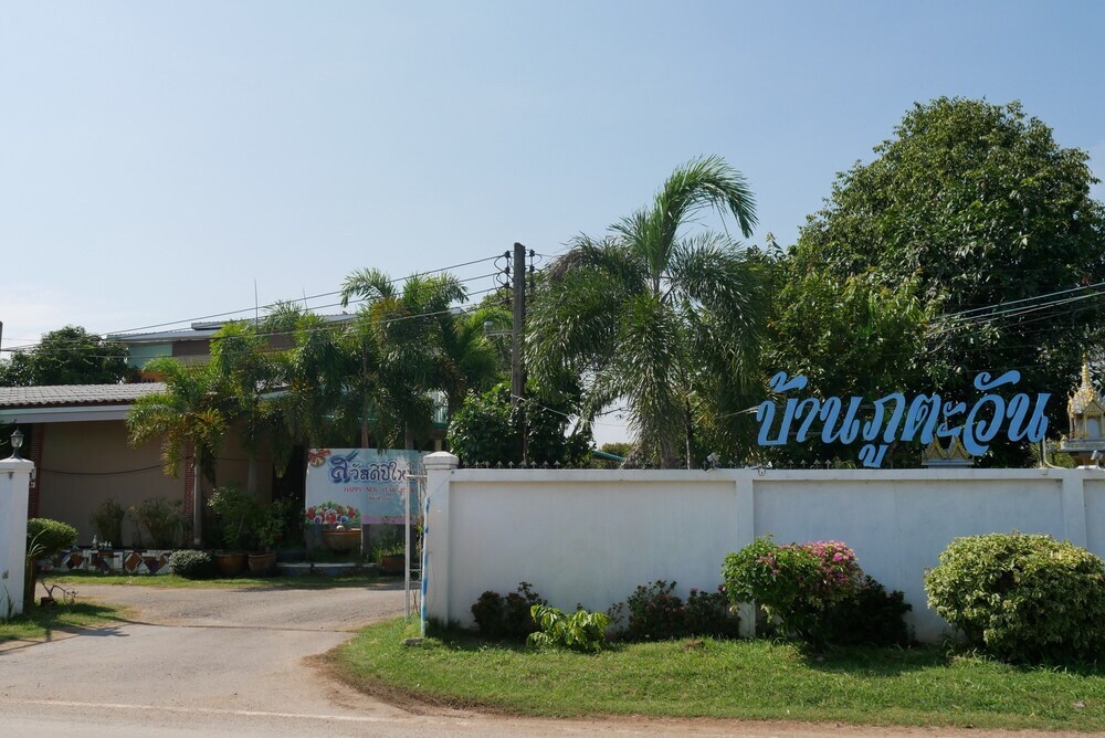 Baan Pak Phutawan Resort in Tha Mai, Thailand