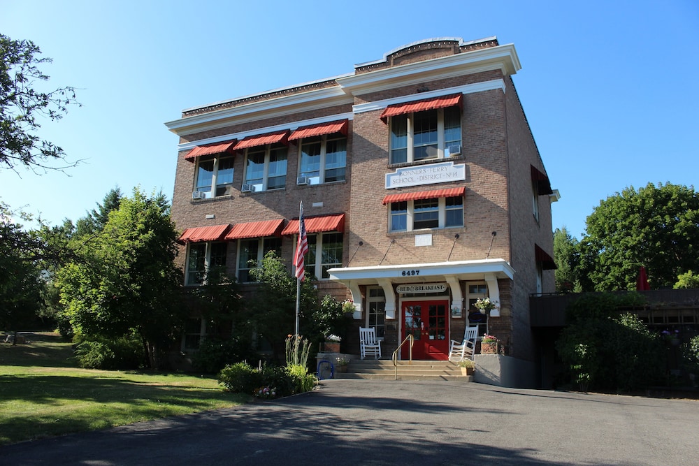 Northside School Bed & Breakfast — 4-Star Luxury Hotel in Bonners Ferry, United States
