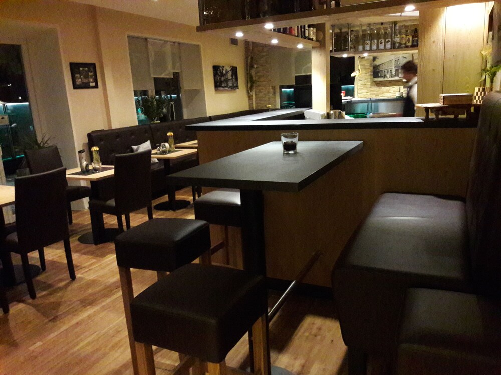 Hotel Bar