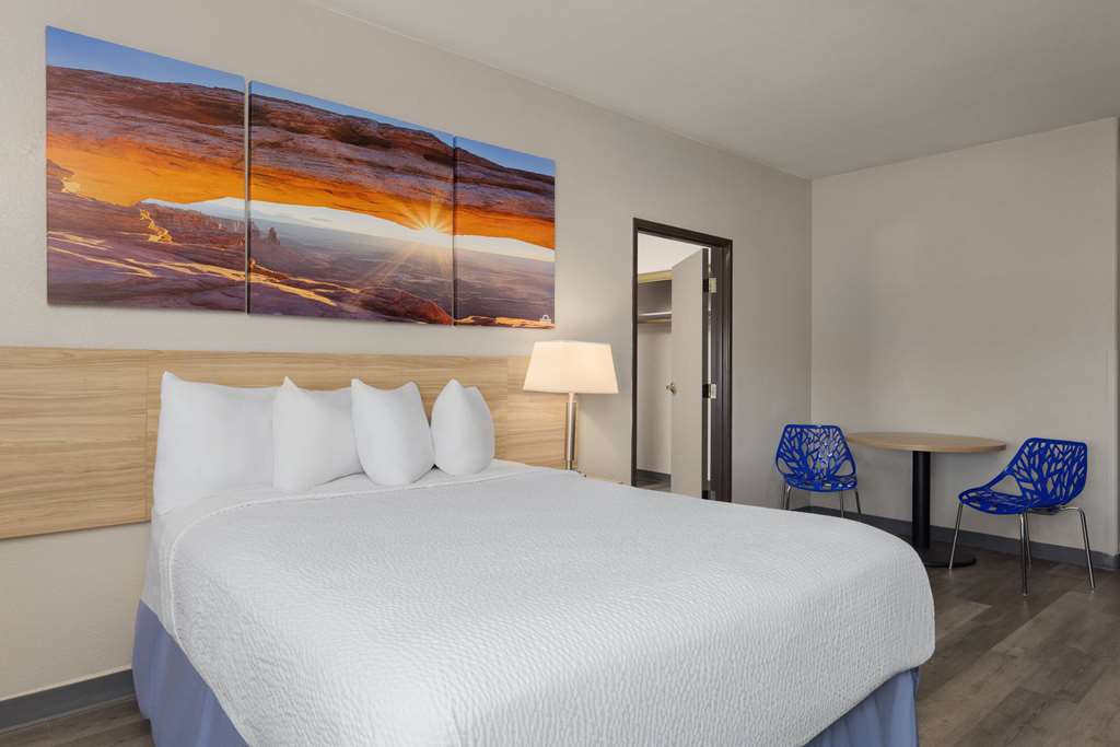 Days Inn & Suites by Wyndham Tucson Marana - photo 35