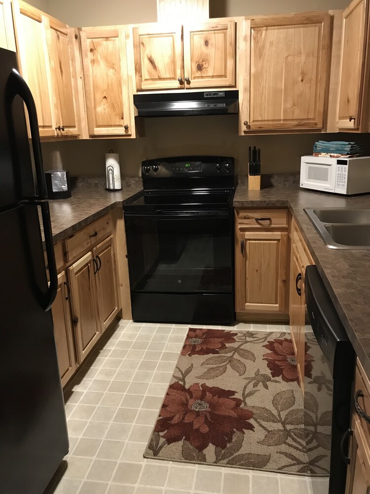 Lakeshore Inn & Suites - photo 26