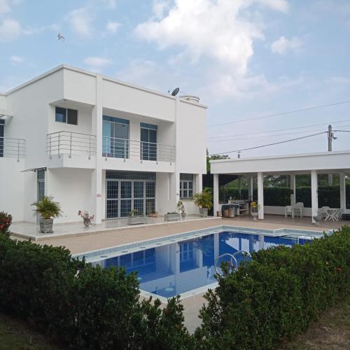 Casa Quinta Flower — 4-Star Luxury Hotel in Melgar, Colombia