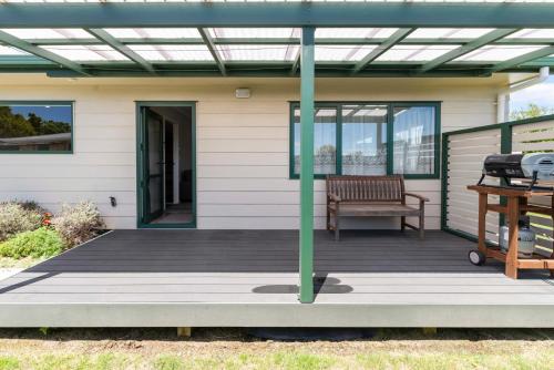 Sunrise Getaway Rotorua Holiday Home — 4-Star Luxury Hotel in Rotorua, New Zealand