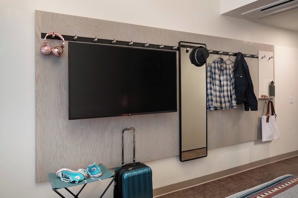 Moxy Portland Downtown - photo 9