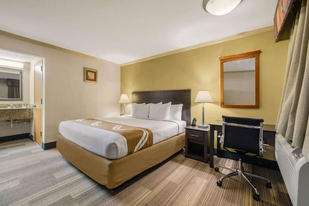 Hibiscus Inn & Suites - photo 19
