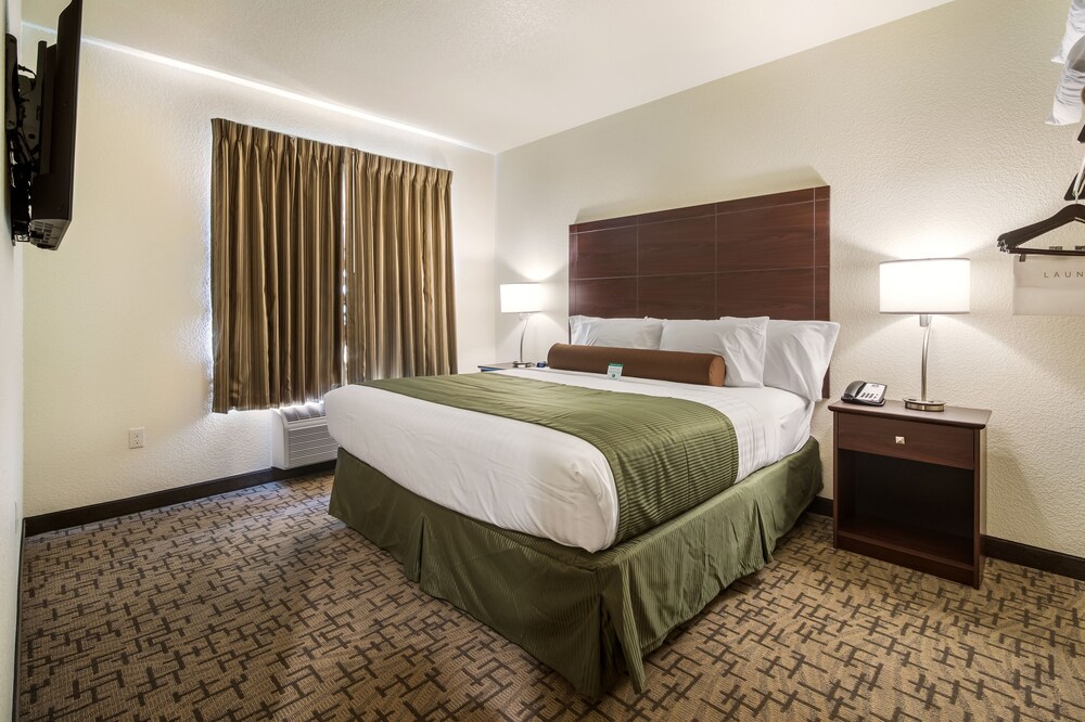 Cobblestone Hotel & Suites Victor - photo 10