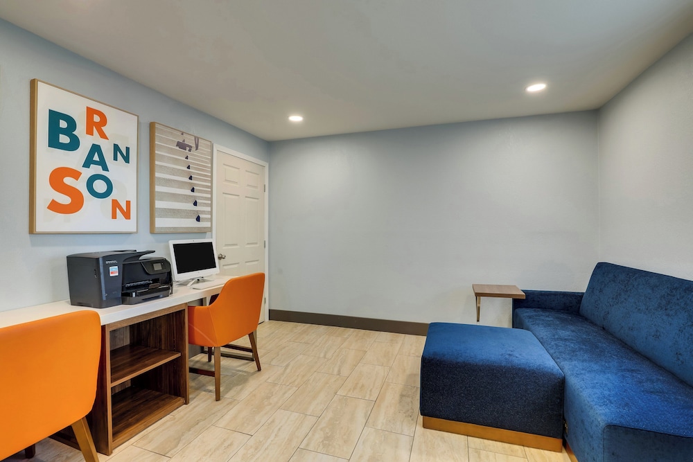 Holiday Inn Express Hotel & Suites Branson 76 Central by IHG - photo 32