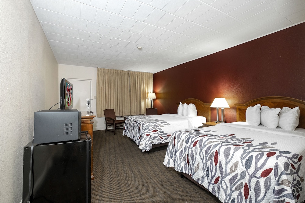 Red Roof Inn & Suites Hazleton - photo 14