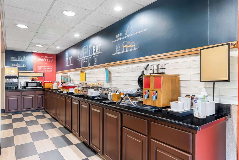 Hampton Inn Stroudsburg Poconos - photo 23