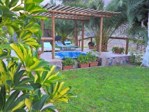 Charming House in San Bartolomé de Tirajana with Jacuzzi — 4-Star Luxury Hotel in San Bartolome De Tirajana, Spain