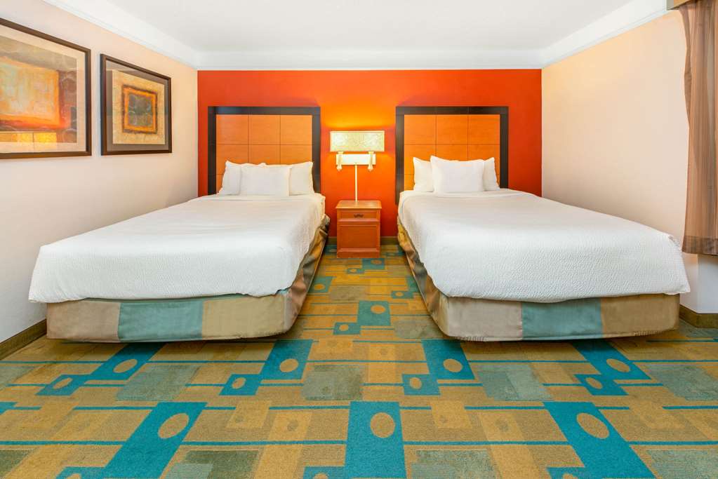 La Quinta Inn & Suites by Wyndham USF - photo 33