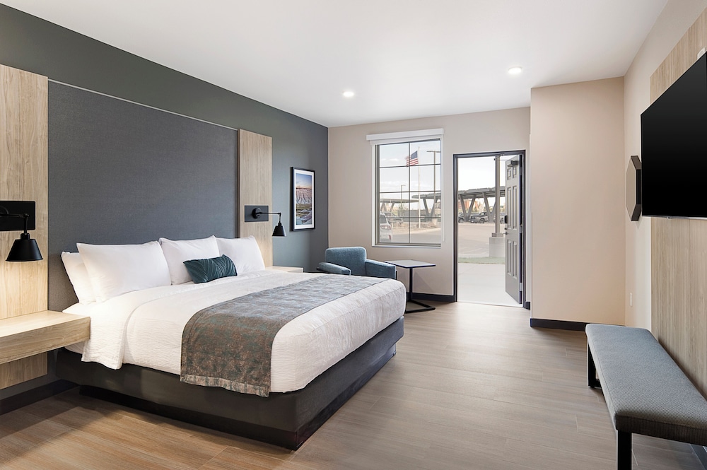 ClubHouse Hotel & Suites Rapid City - photo 5