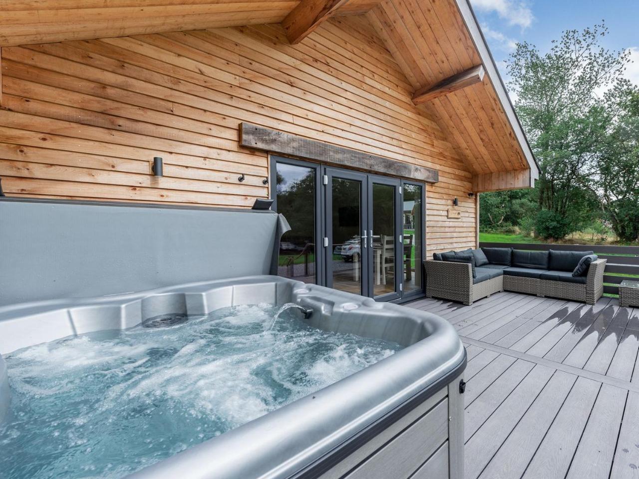 Dwrgi Uk32923 - carbon neutral hotel in Unknown City