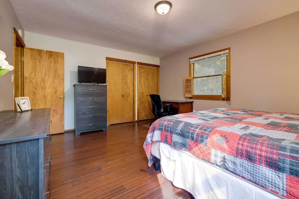 1 Mi to Bryce Resort: Quiet Cabin w Hot Tub - photo 4