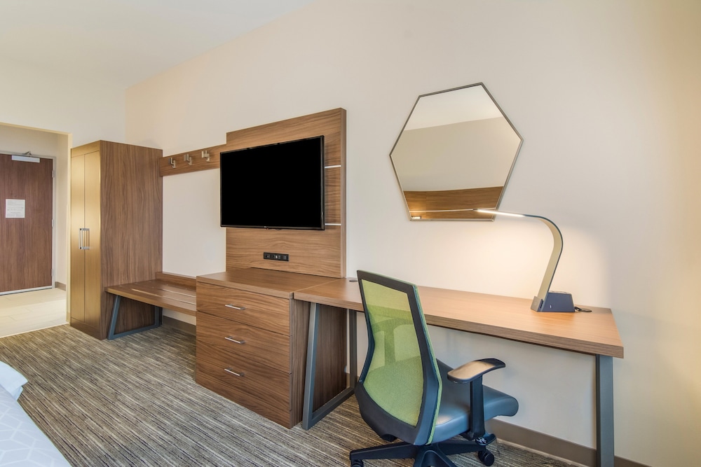 Holiday Inn Express and Suites Asheboro by IHG - photo 22