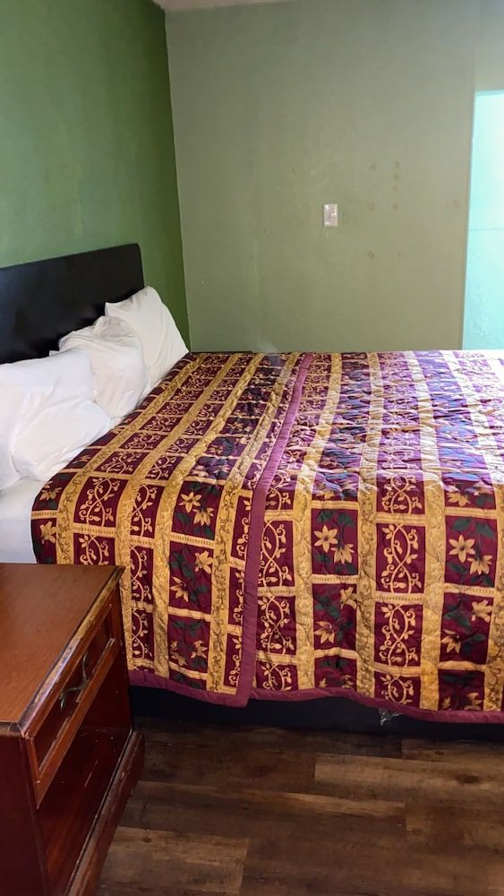 Trailway Motel - photo 11