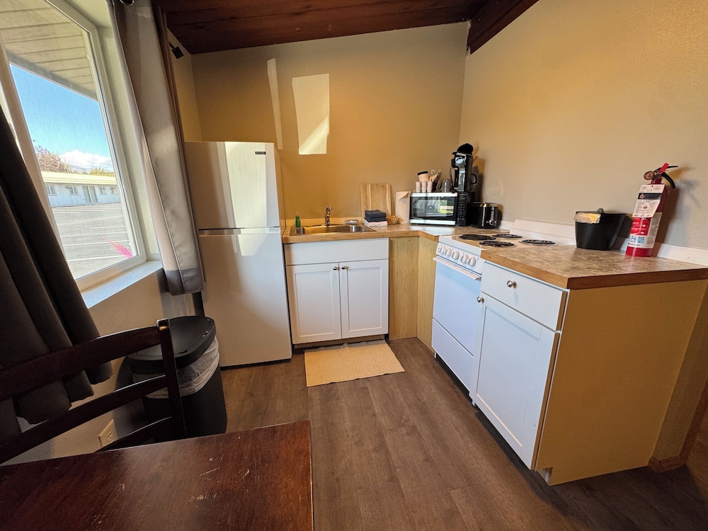 The Pioneer Motel - photo 18