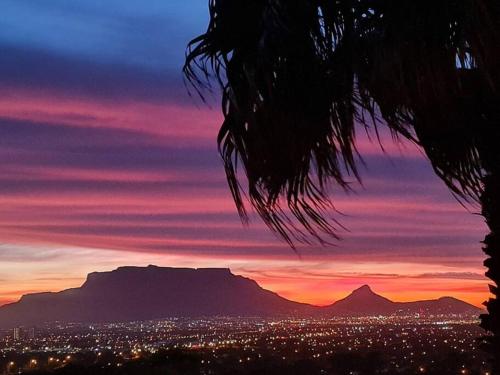 Palm Zicht MAIN 3 bedroom apartment — 4-Star Luxury Hotel in Cape Town, South Africa