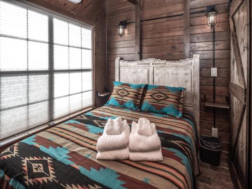 Midtown Riverfront 2 2 Bedrooms Sleeps 4 - photo 11